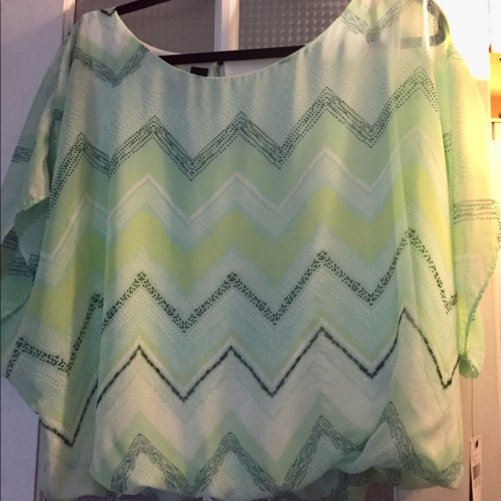 BCX. Medium. Print Sheer top. Elastic waist